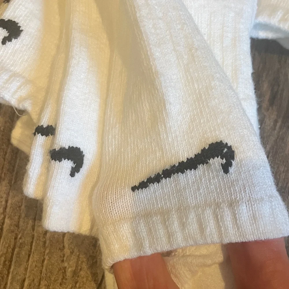 White Nike ankle Socks - Picture 2 of 5